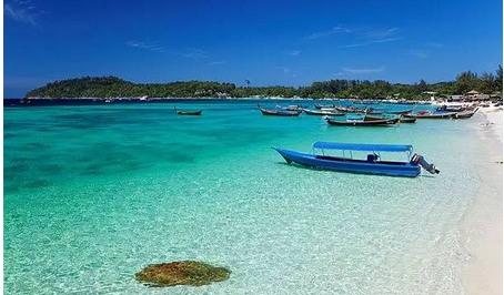 特别赠送 金沙岛上沙滩排球,沙滩足球,沙滩飞镖,沙滩扑克牌等特色沙滩